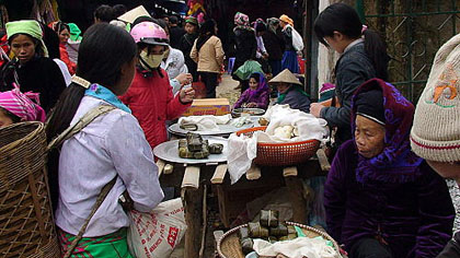  Đi chợ v&ugrave;ng cao kh&aacute;m ph&aacute; văn h&oacute;a H&agrave; Giang